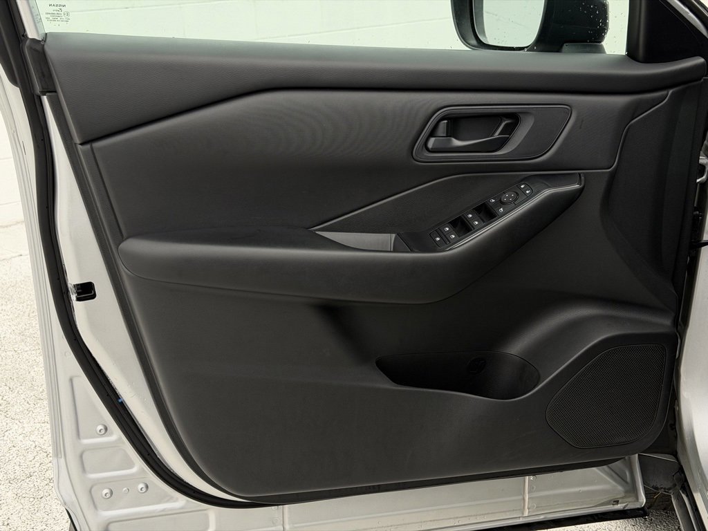 Used 2024 Nissan Rogue S image 19