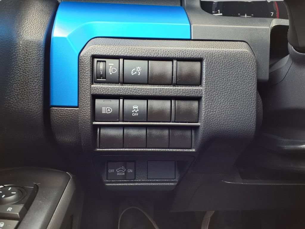 Used 2025 Toyota Tacoma TRD Off-Road AWD/4WD image 17
