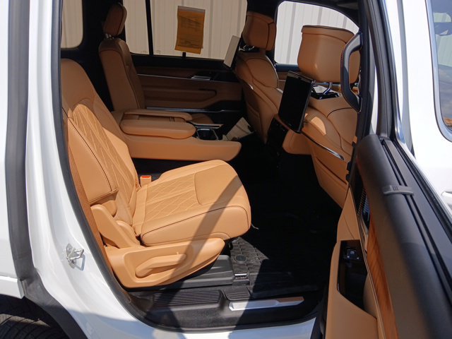 Used 2024 Jeep Grand Wagoneer Series III w/ Rear Seat Video Group 1 AWD/4WD image 38