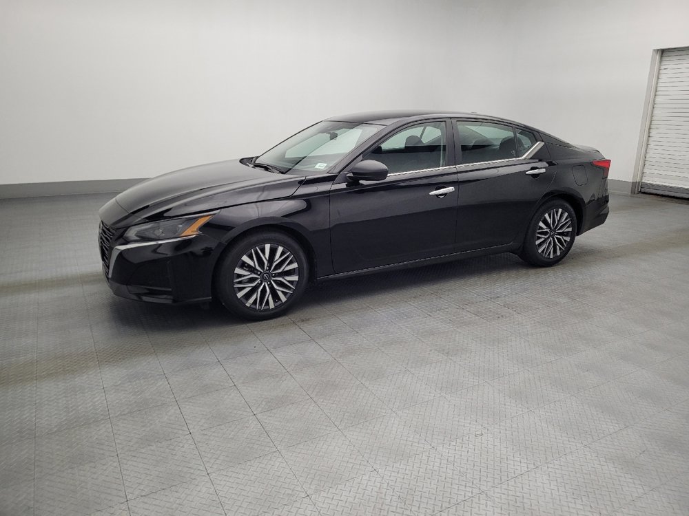 Used 2024 Nissan Altima 2.5 SV image 2