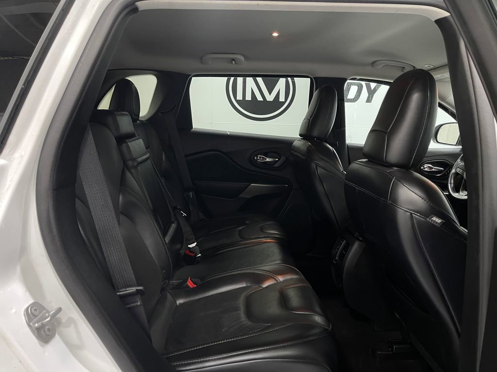 Used 2019 Jeep Cherokee Limited image 30