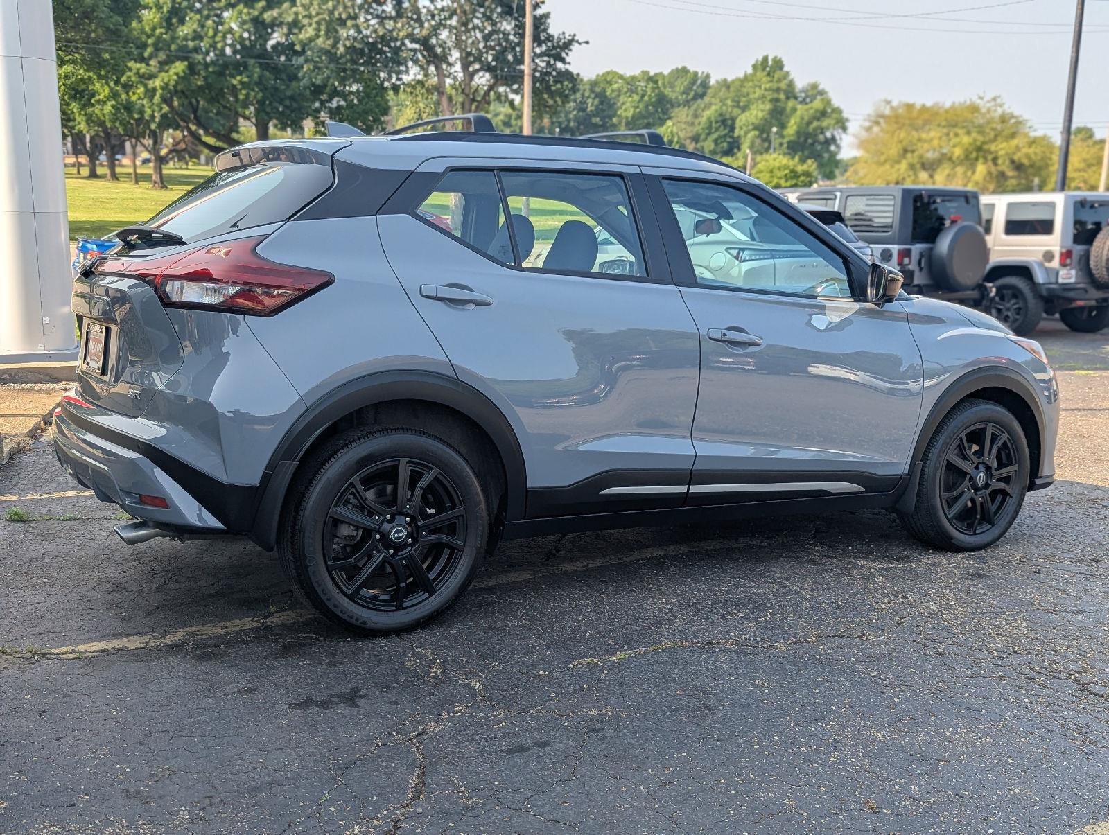 Used 2023 Nissan Kicks SR w/ Exterior Package FWD image 9
