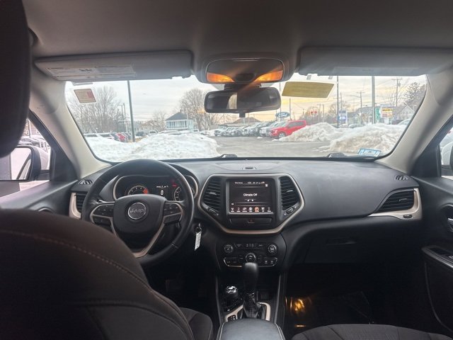 Used 2016 Jeep Cherokee Latitude w/ Cold Weather Group image 12