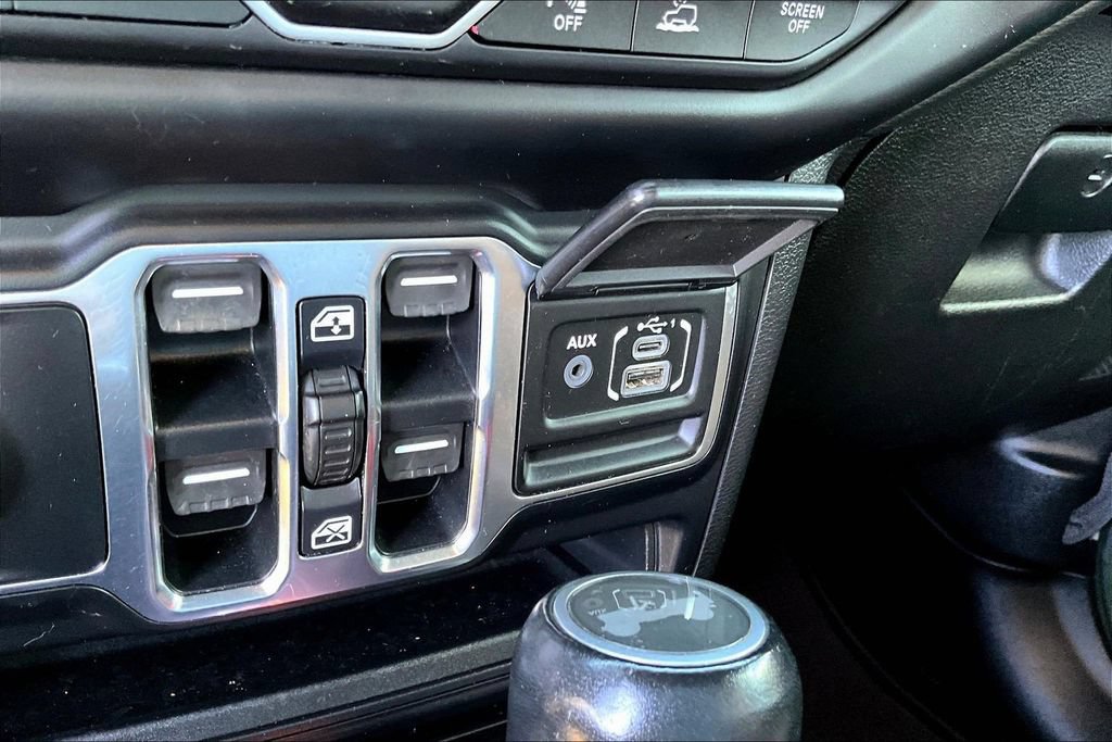Used 2021 Jeep Wrangler Unlimited Sahara AWD/4WD image 18
