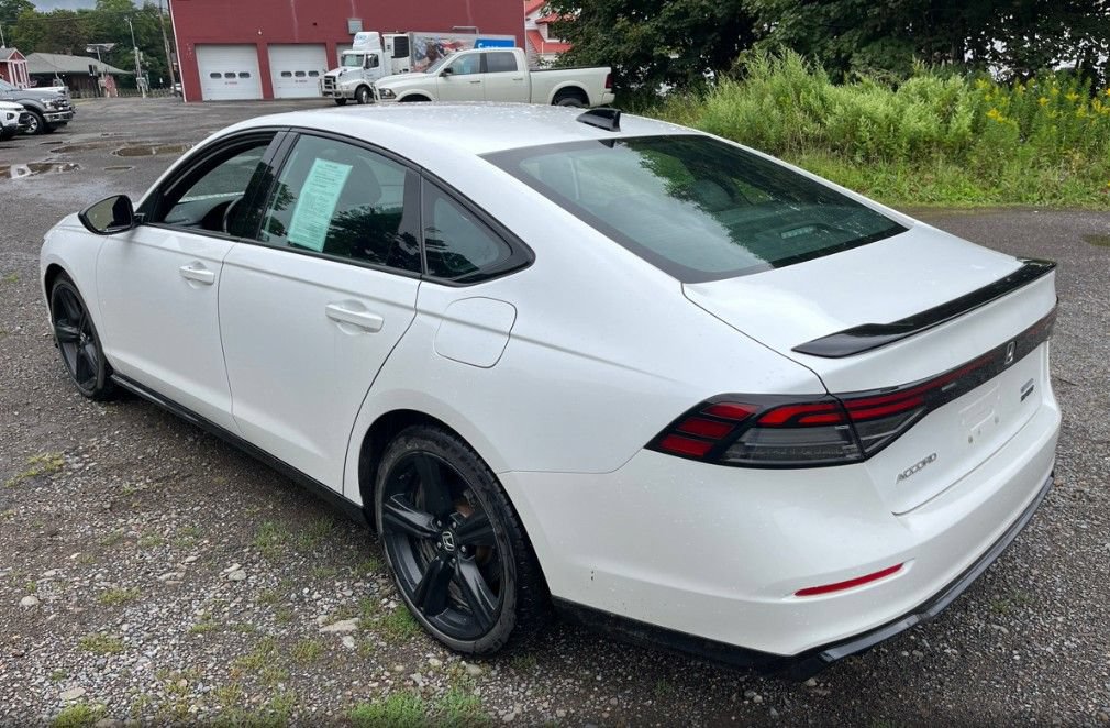 Used 2023 Honda Accord Sport image 9
