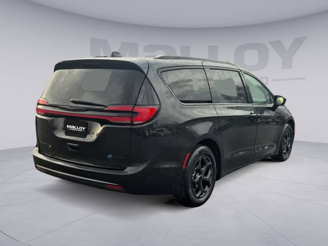 Used 2024 Chrysler Pacifica Premium FWD image 5