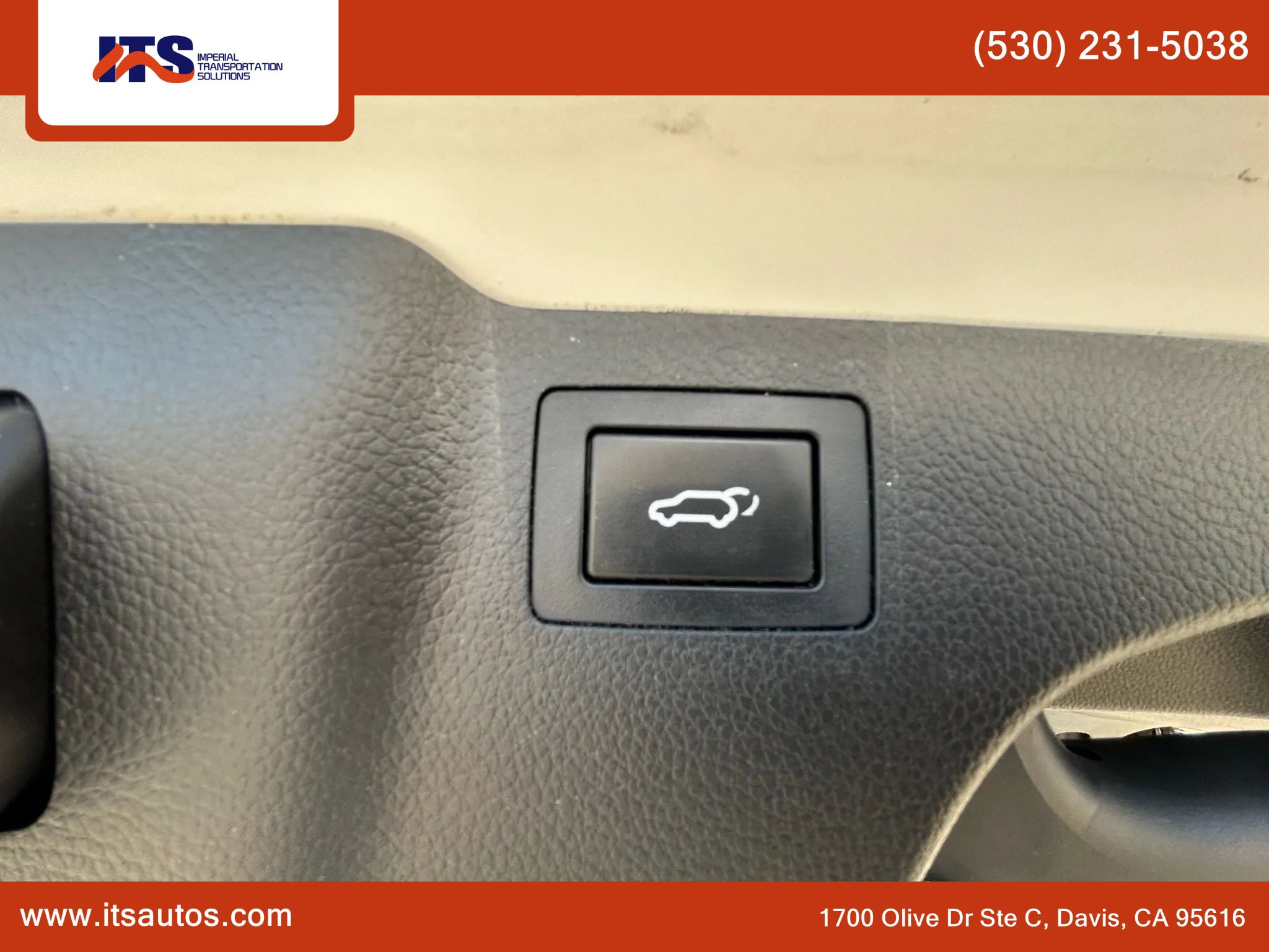 Used 2018 Hyundai Santa Fe Sport w/ Cargo Package image 25