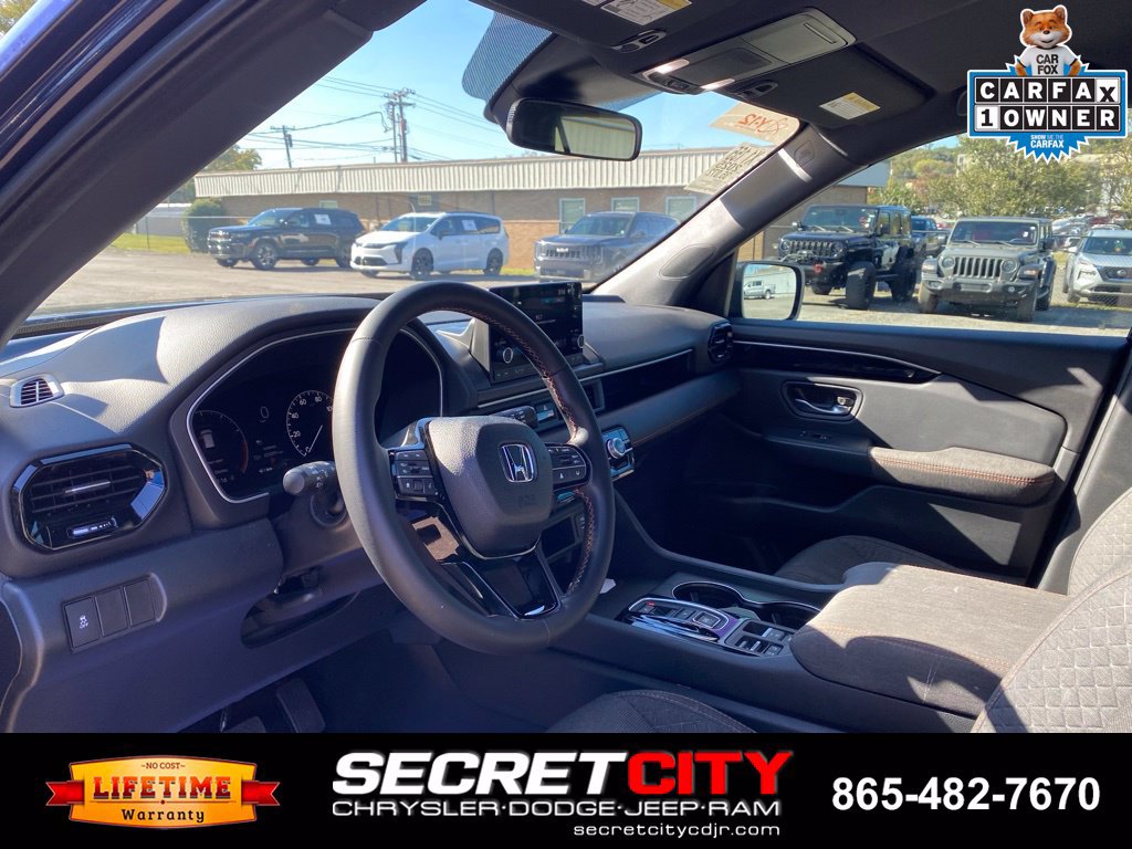 Used 2025 Honda Pilot Sport image 12
