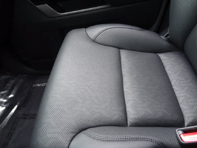 Used 2025 Toyota Tundra Limited AWD/4WD image 28