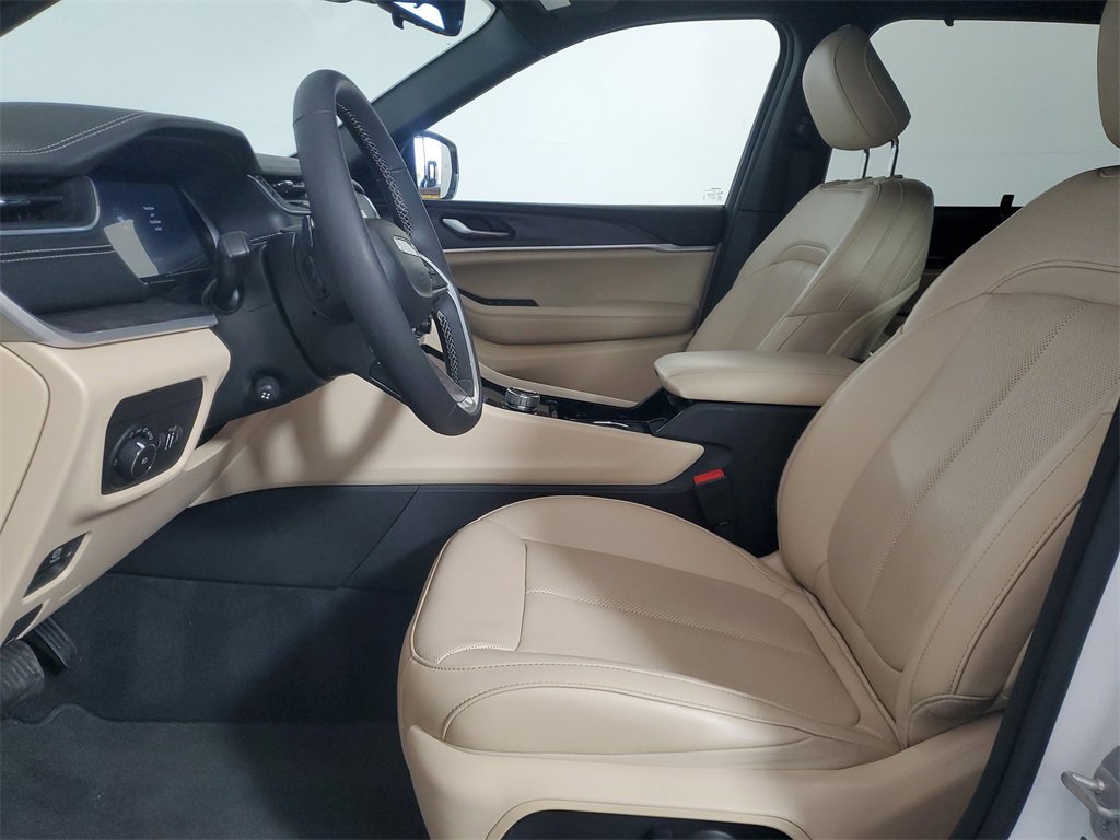 Used 2023 Jeep Grand Cherokee L Limited w/ Luxury Tech Group II image 13