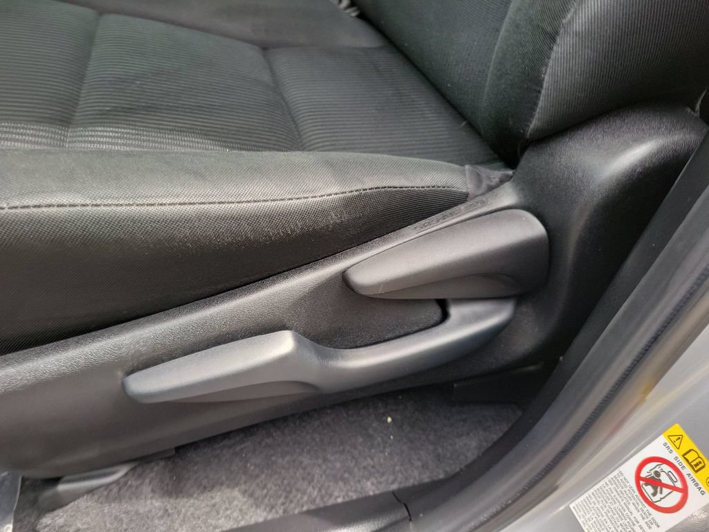 Used 2018 Toyota RAV4 LE FWD image 14