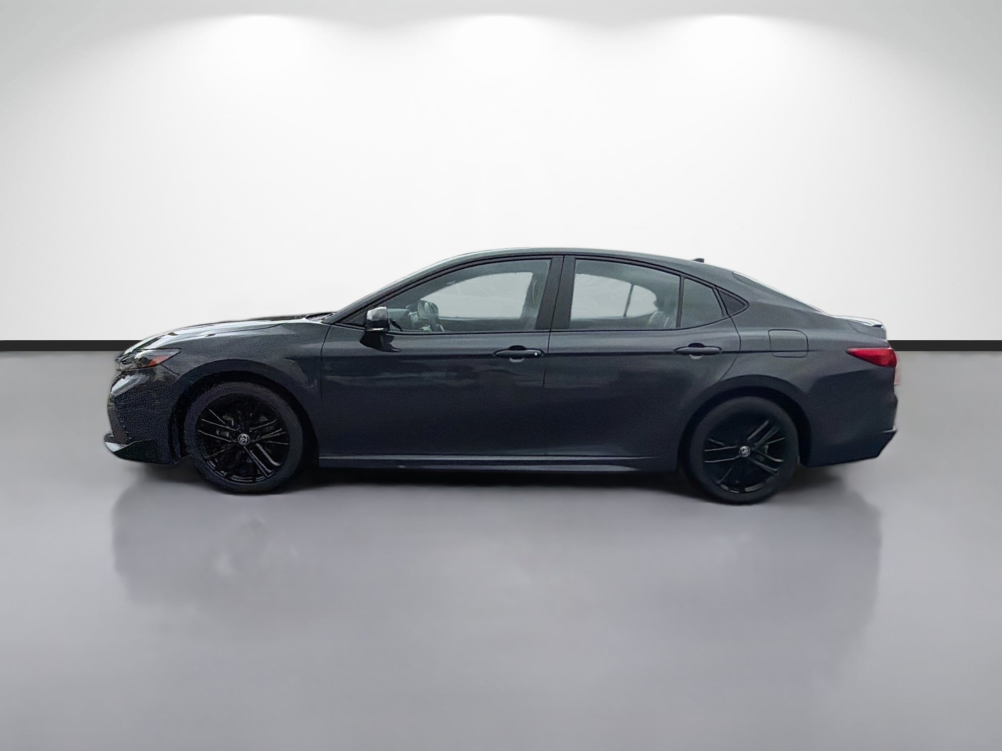 Used 2025 Toyota Camry SE FWD image 6