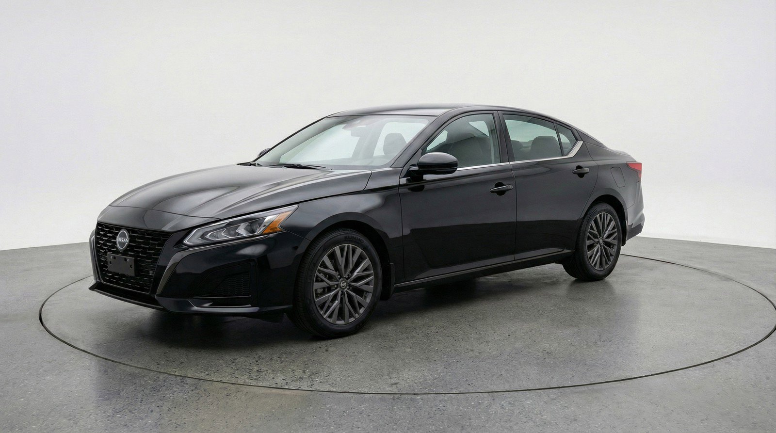 Used 2025 Nissan Altima 2.5 SV FWD image 3