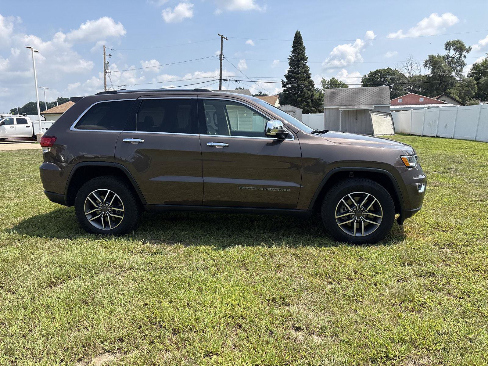 Used 2021 Jeep Grand Cherokee Limited AWD/4WD image 4
