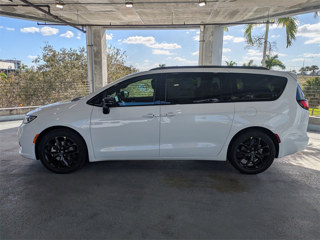New 2026 Chrysler Pacifica Select image 8