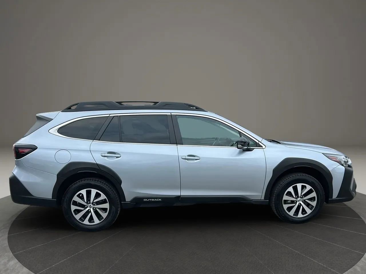 Used 2023 Subaru Outback Premium AWD/4WD image 6