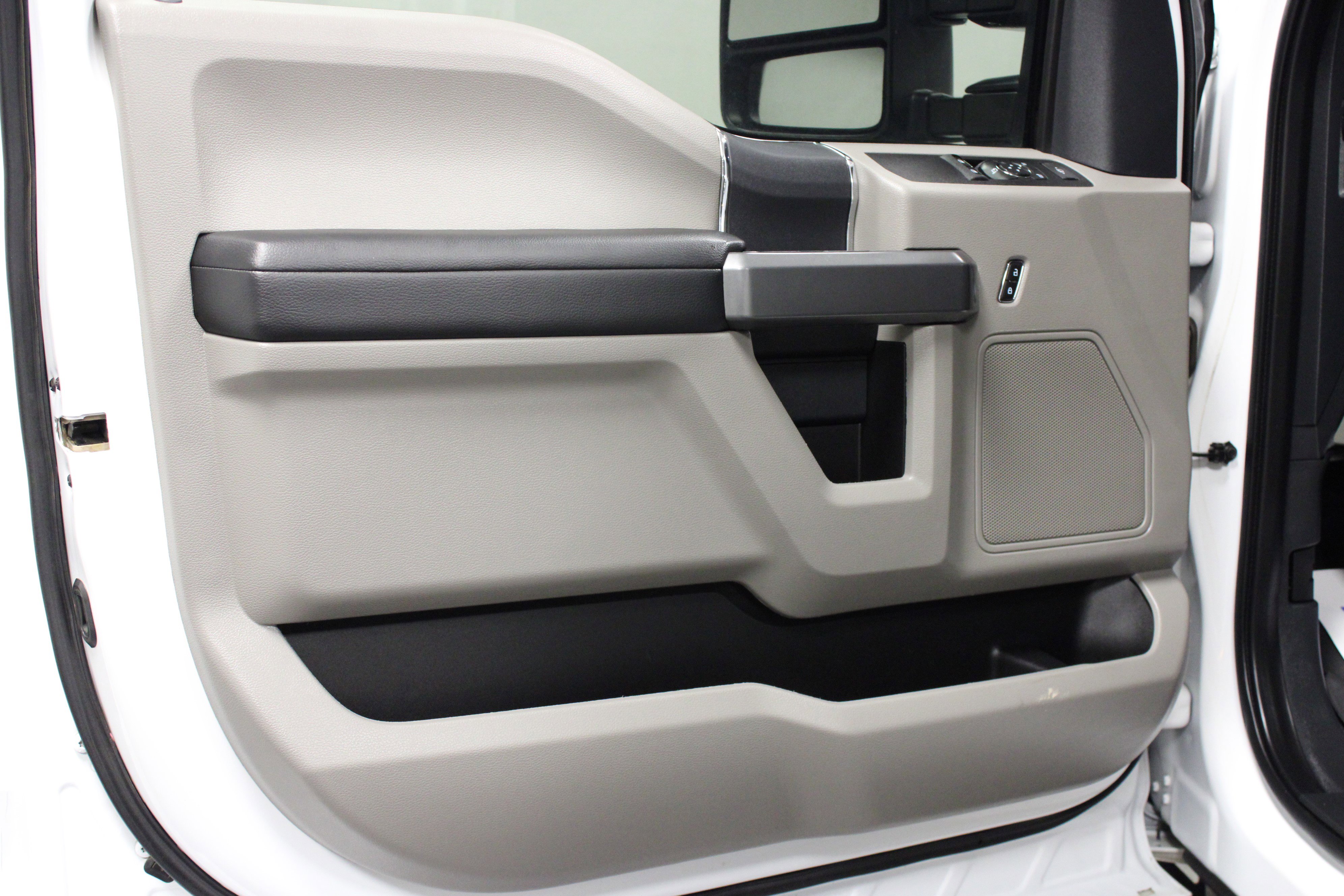 Used 2022 Ford F450 XLT w/ XLT Value Package image 11