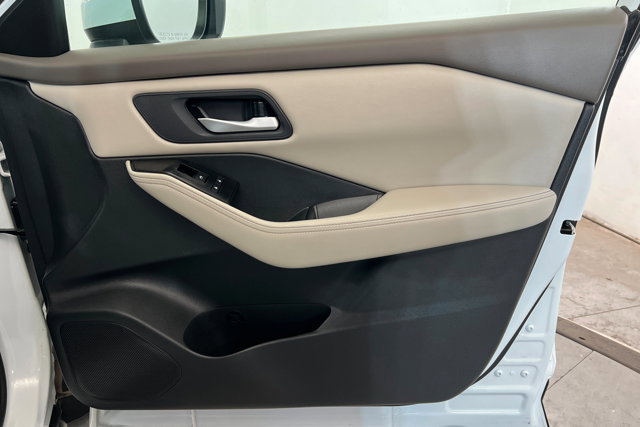 Used 2025 Nissan Rogue SV image 23