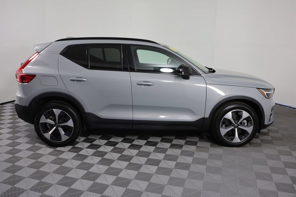 Used 2024 Volvo XC40 B5 Plus AWD/4WD image 9