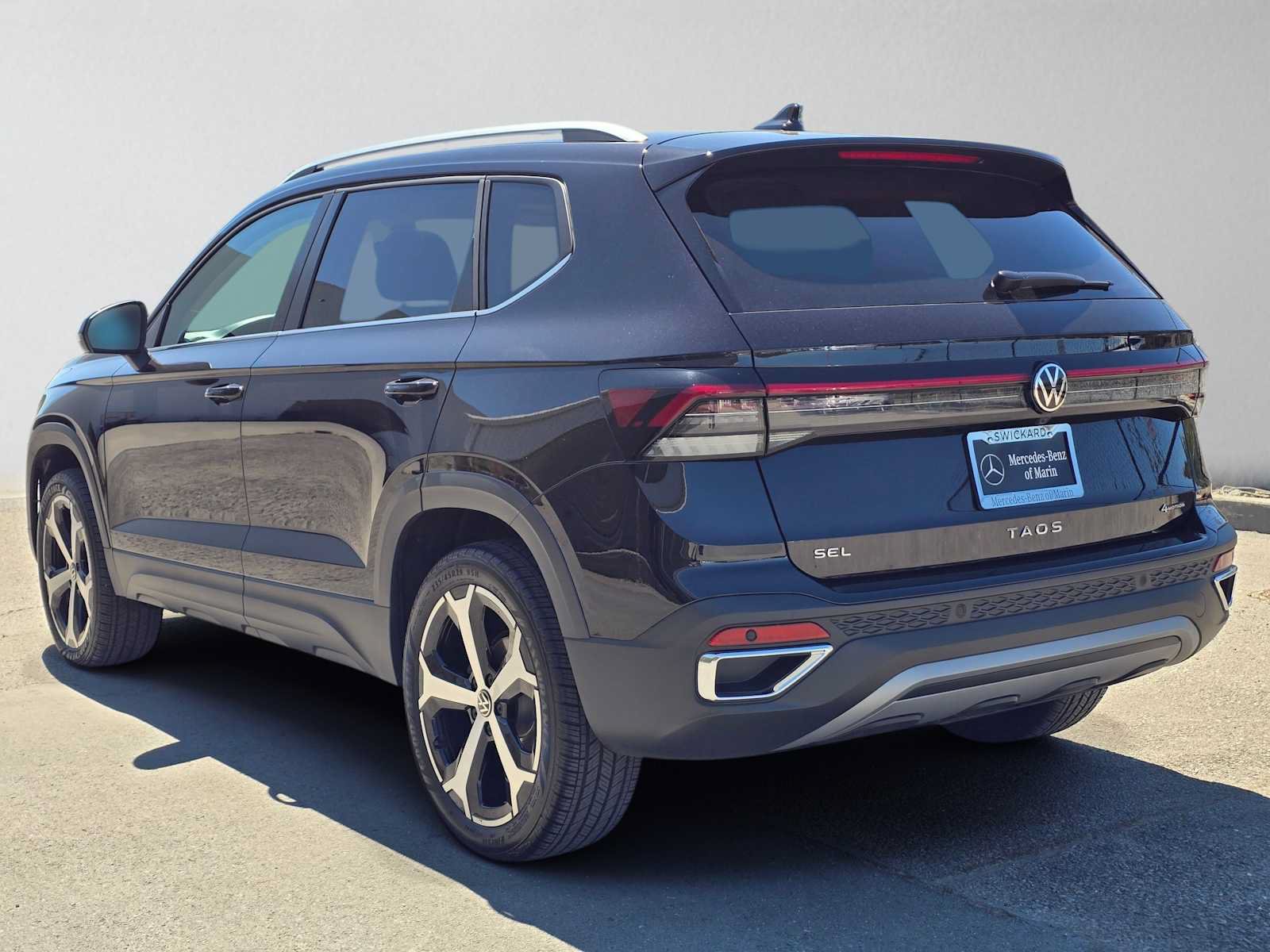 Used 2025 Volkswagen Taos SEL AWD/4WD image 5