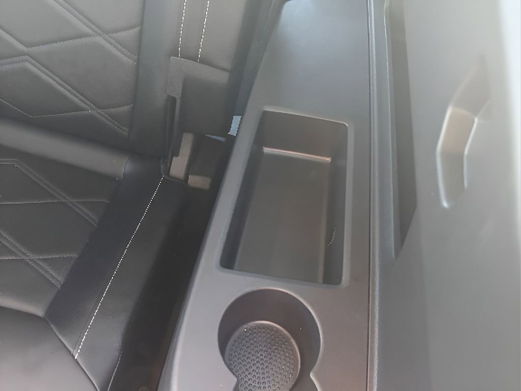 Used 2025 Volkswagen Atlas SE image 36