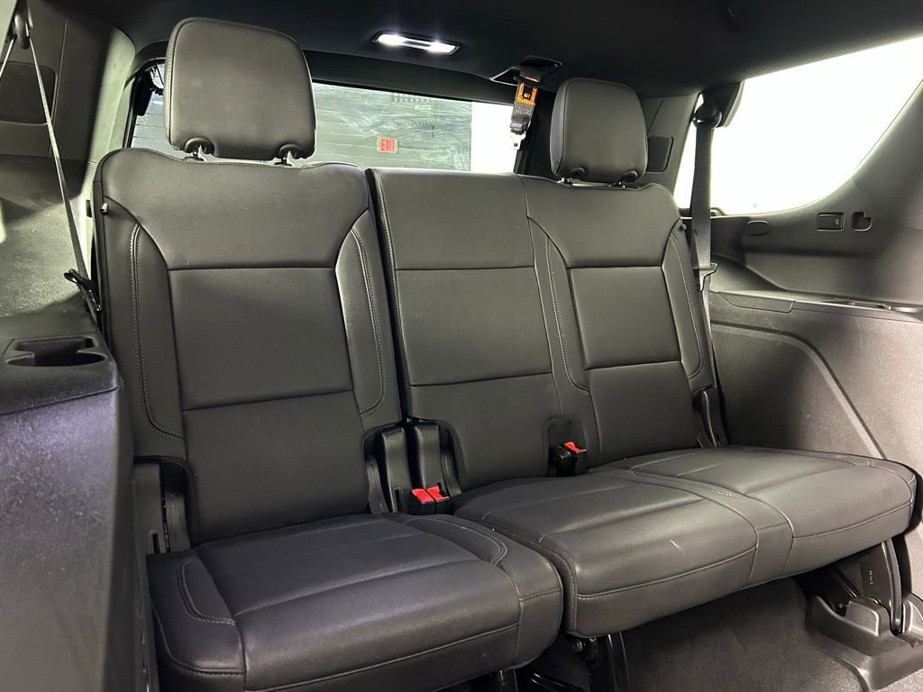 Used 2023 Chevrolet Tahoe Z71 w/ Luxury Package AWD/4WD image 15