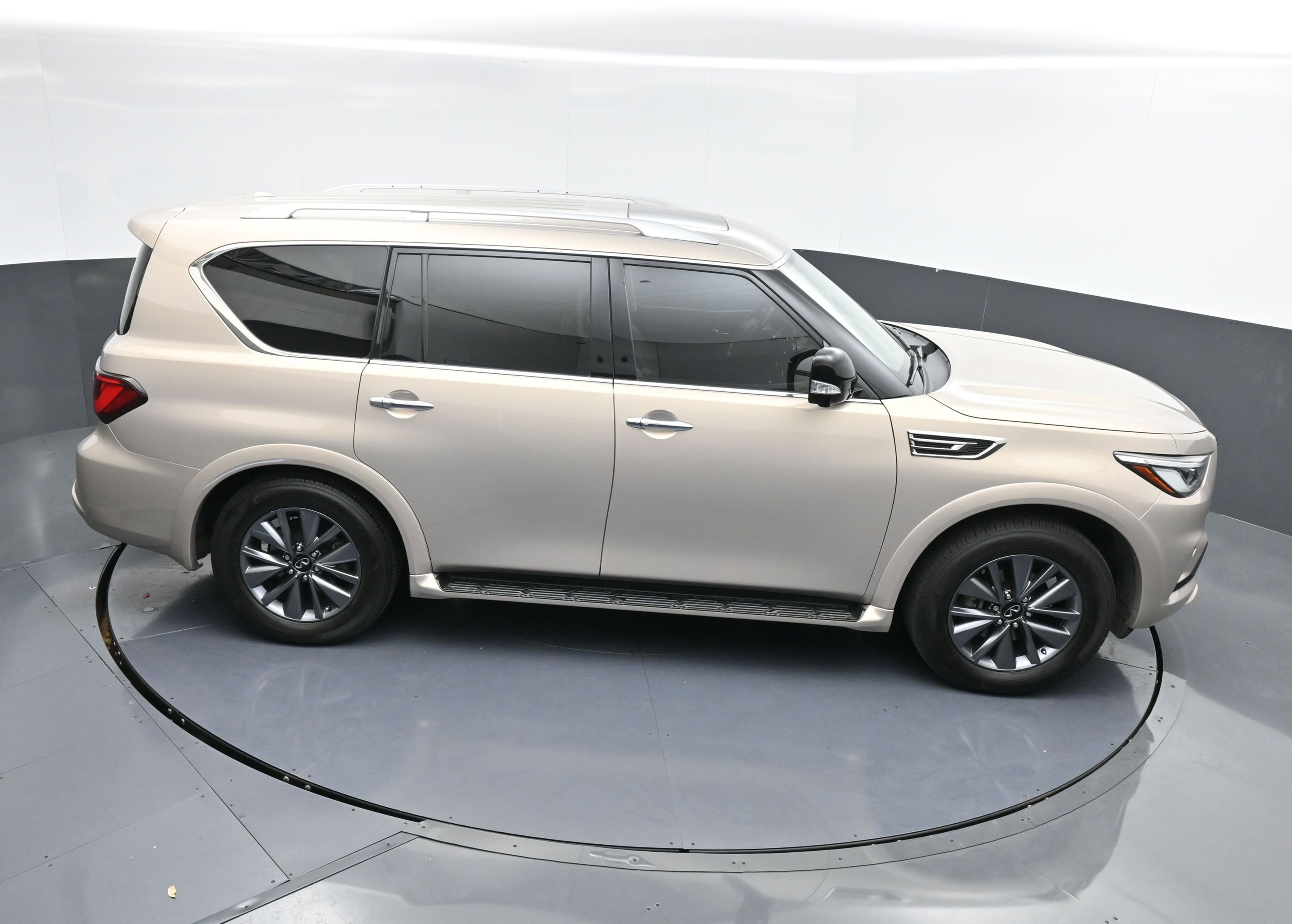Used 2023 INFINITI QX80 Premium Select w/ All-Season Package image 45
