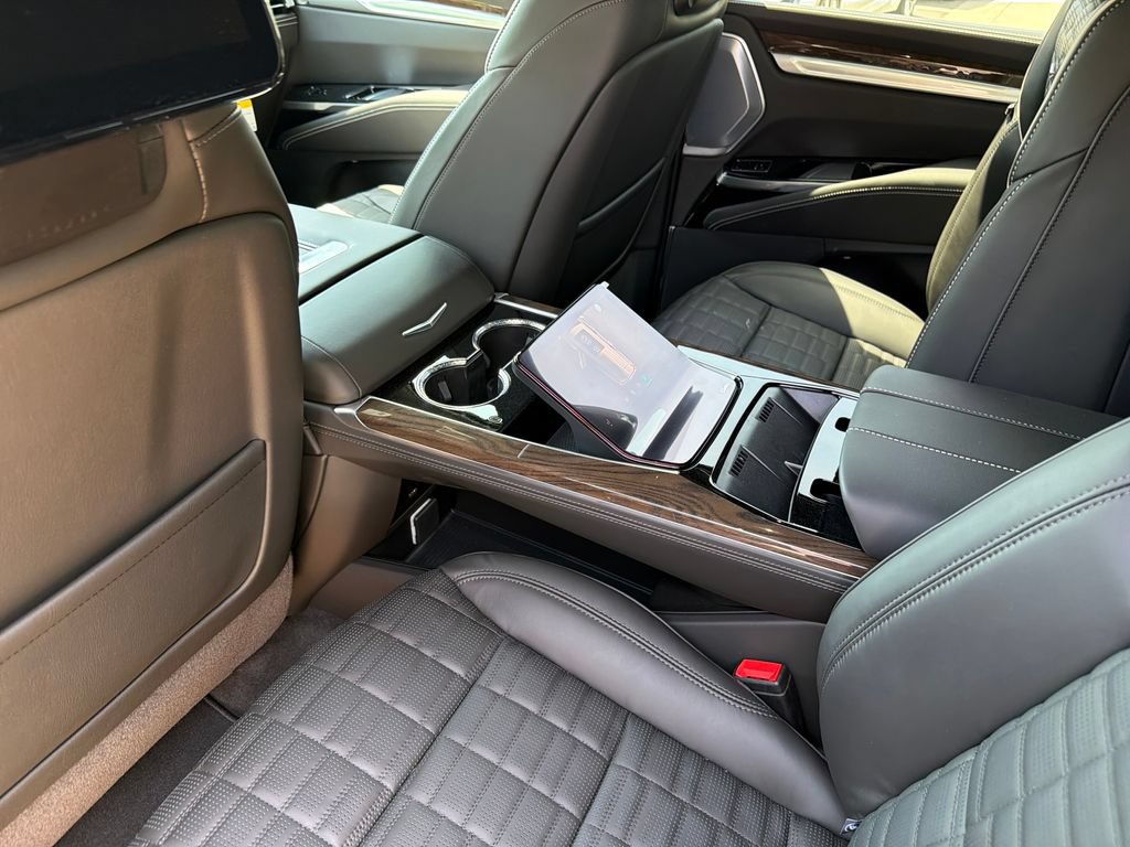 New 2026 Cadillac Escalade ESV Platinum Sport AWD/4WD image 32