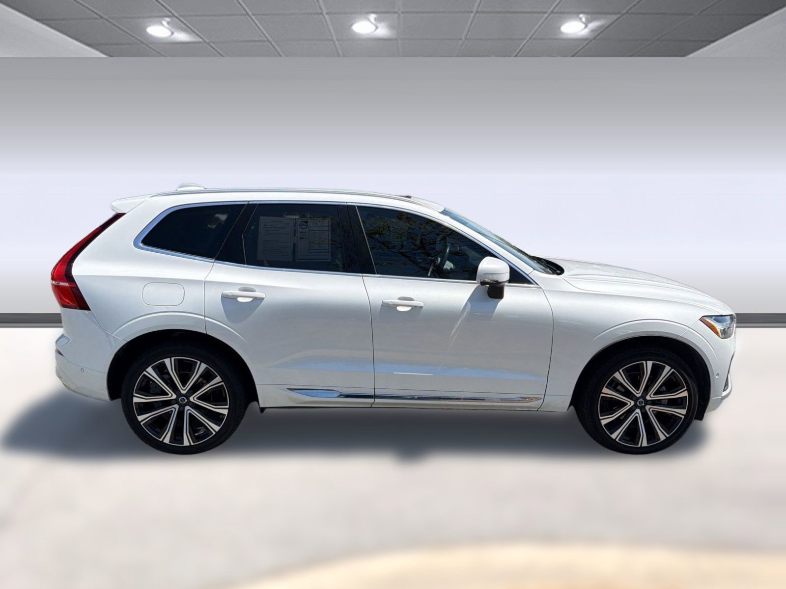 Used 2023 Volvo XC60 B5 Ultimate w/ Climate Package image 8