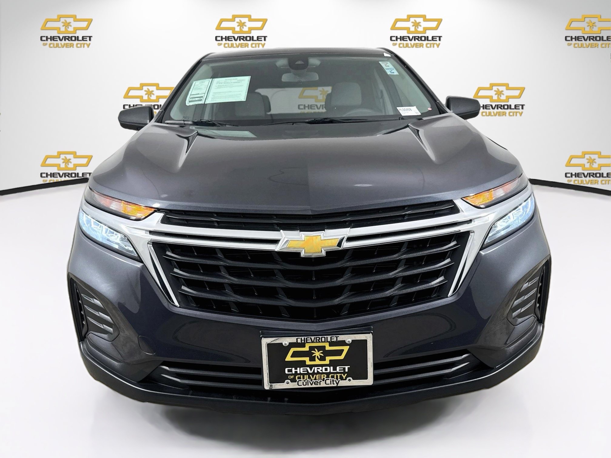 Used 2022 Chevrolet Equinox LS w/ LS Convenience Package FWD image 2