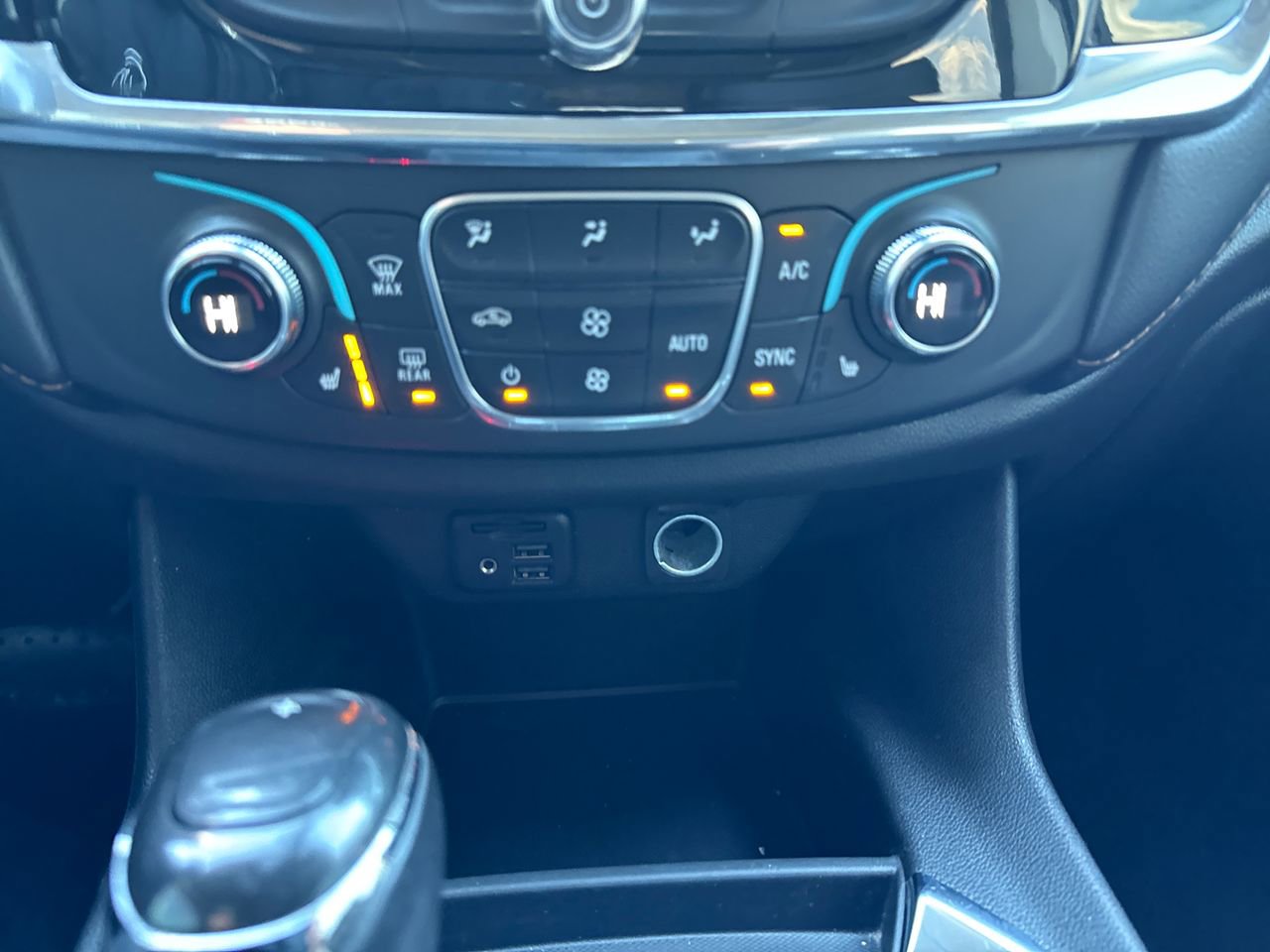 Used 2020 Chevrolet Traverse LT w/ LT Premium Package image 22