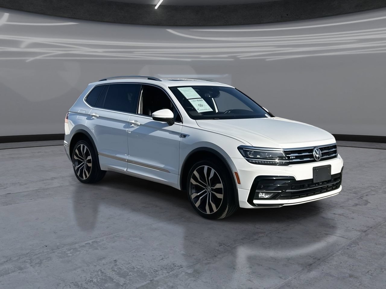 Used 2020 Volkswagen Tiguan SEL Premium R-Line w/ 3rd Row Seat Package AWD/4WD image 2