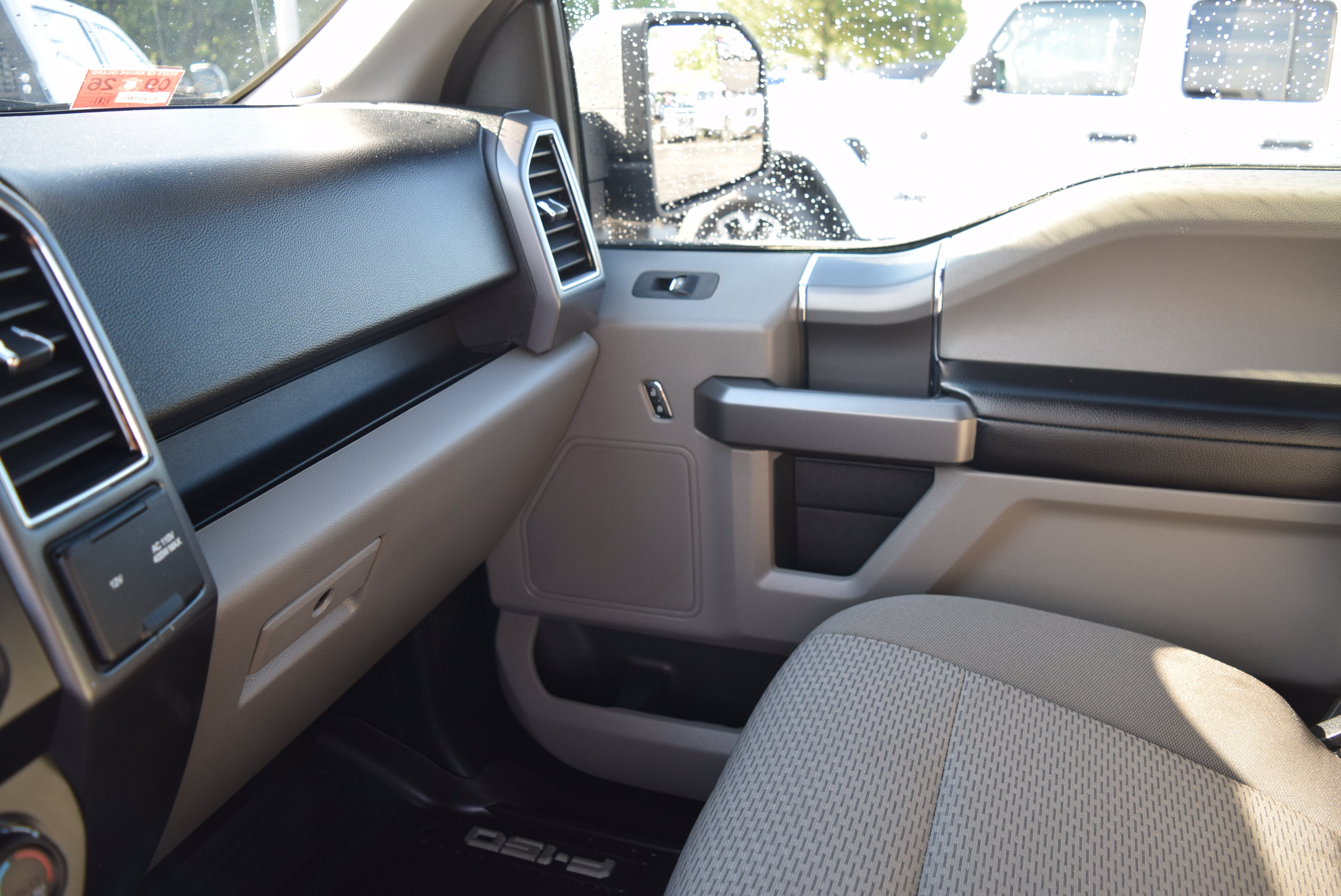 Used 2019 Ford F150 XLT w/ Equipment Group 302A Luxury AWD/4WD image 15