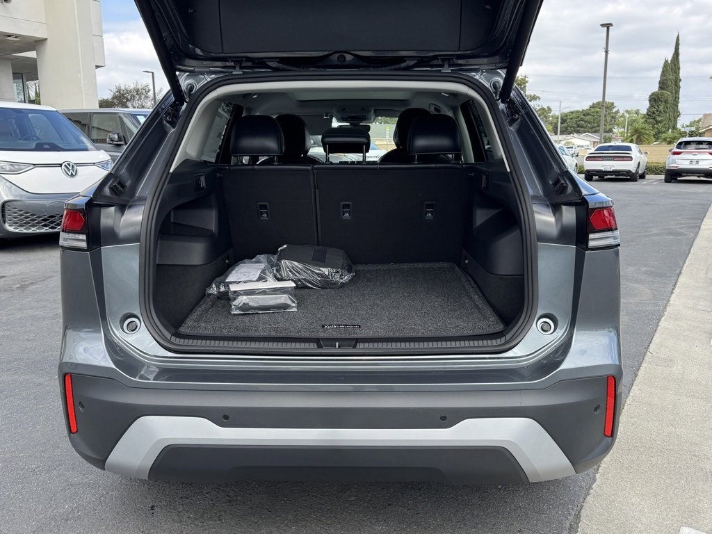 New 2025 Volkswagen Tiguan SE image 9