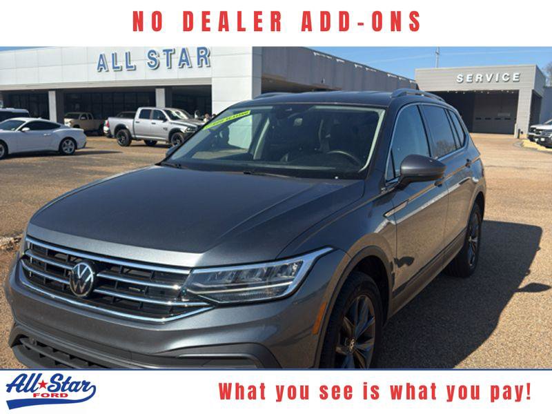 Used 2024 Volkswagen Tiguan SE image 1