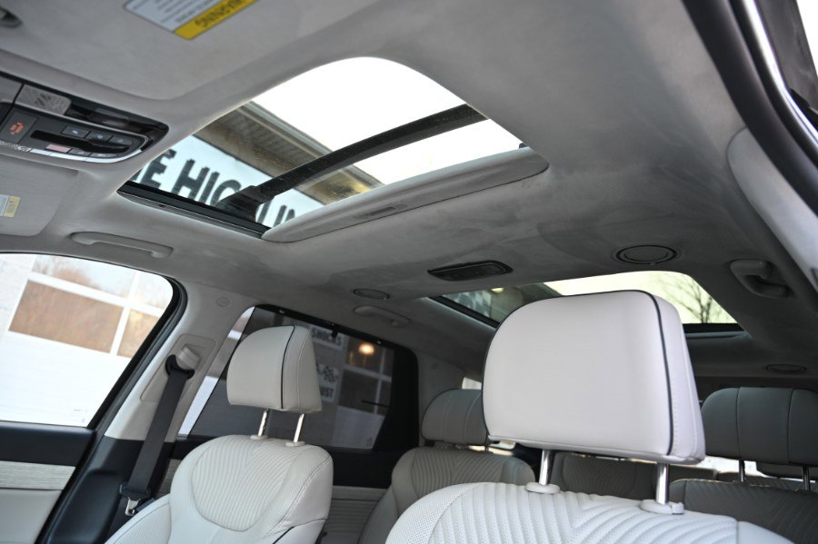 Used 2023 Hyundai Palisade Calligraphy image 3