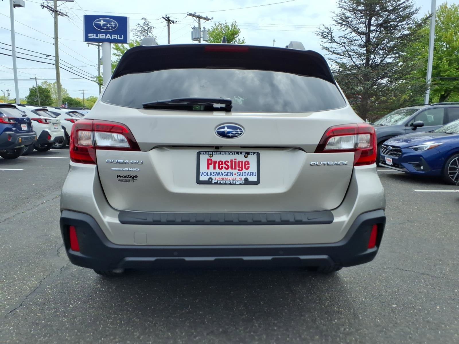 Used 2018 Subaru Outback 2.5i Limited AWD/4WD image 3