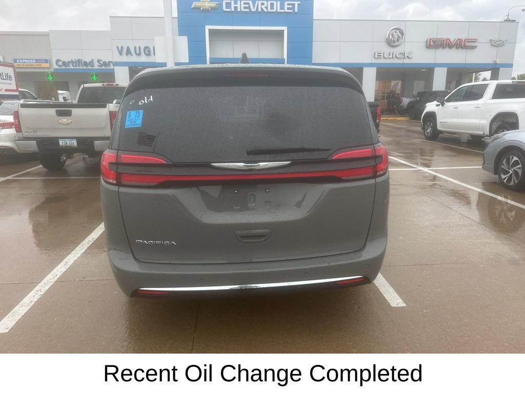 Used 2025 Chrysler Pacifica Select FWD image 9