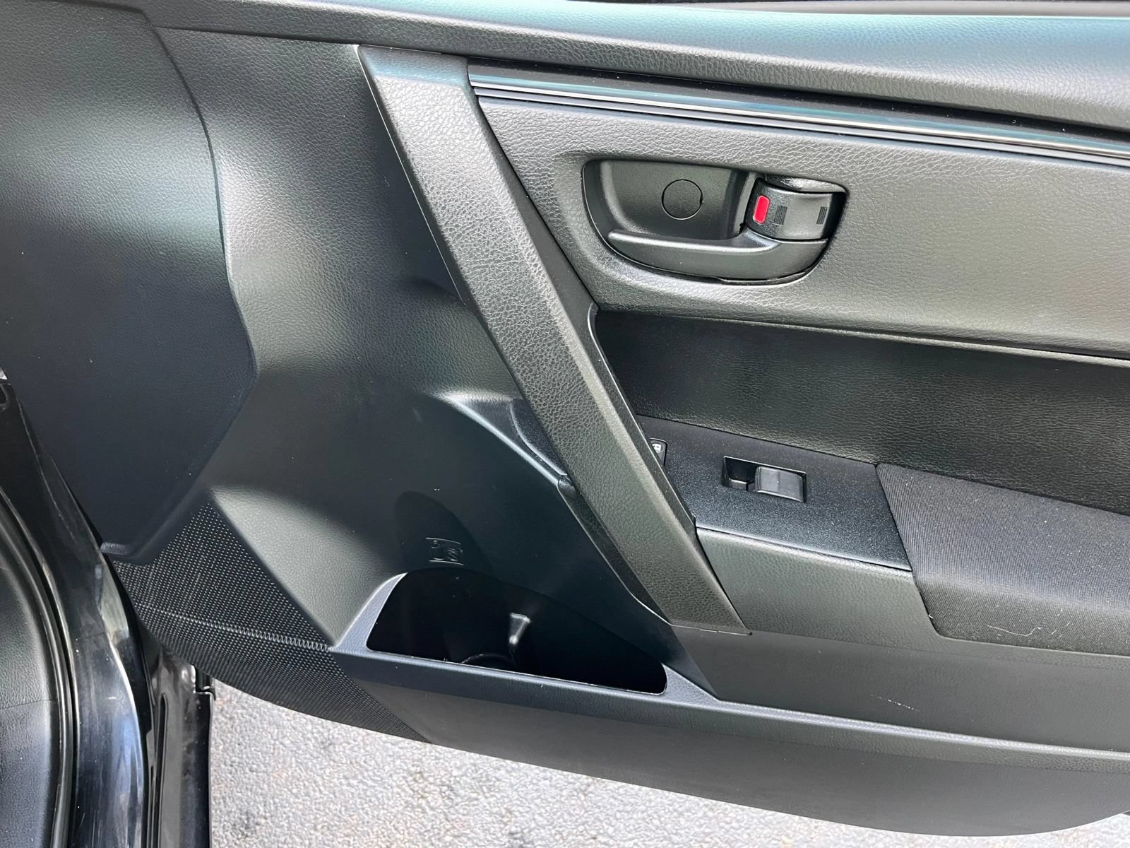 Used 2019 Toyota Corolla L FWD image 40
