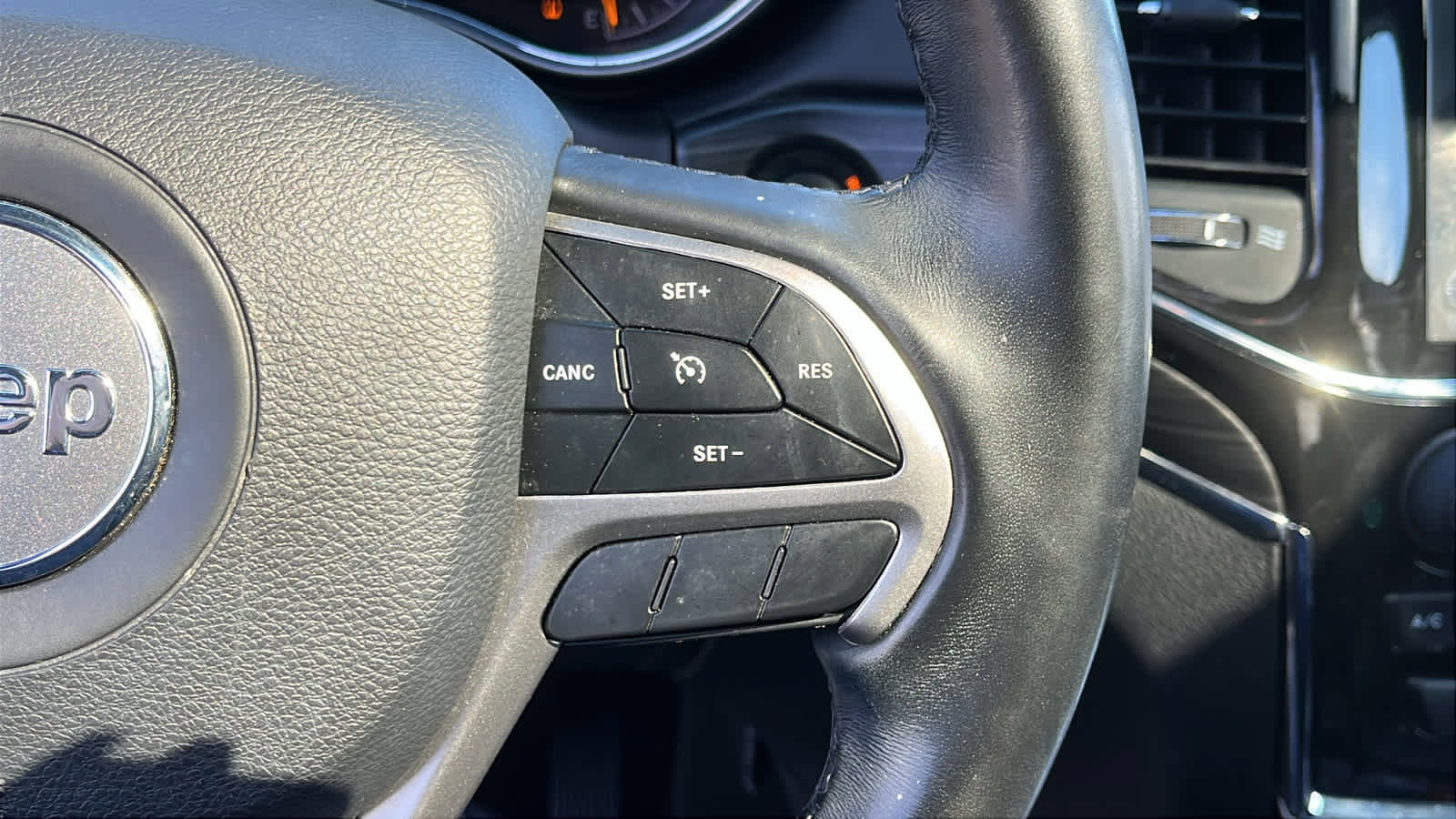 Certified 2022 Jeep Grand Cherokee Limited image 15