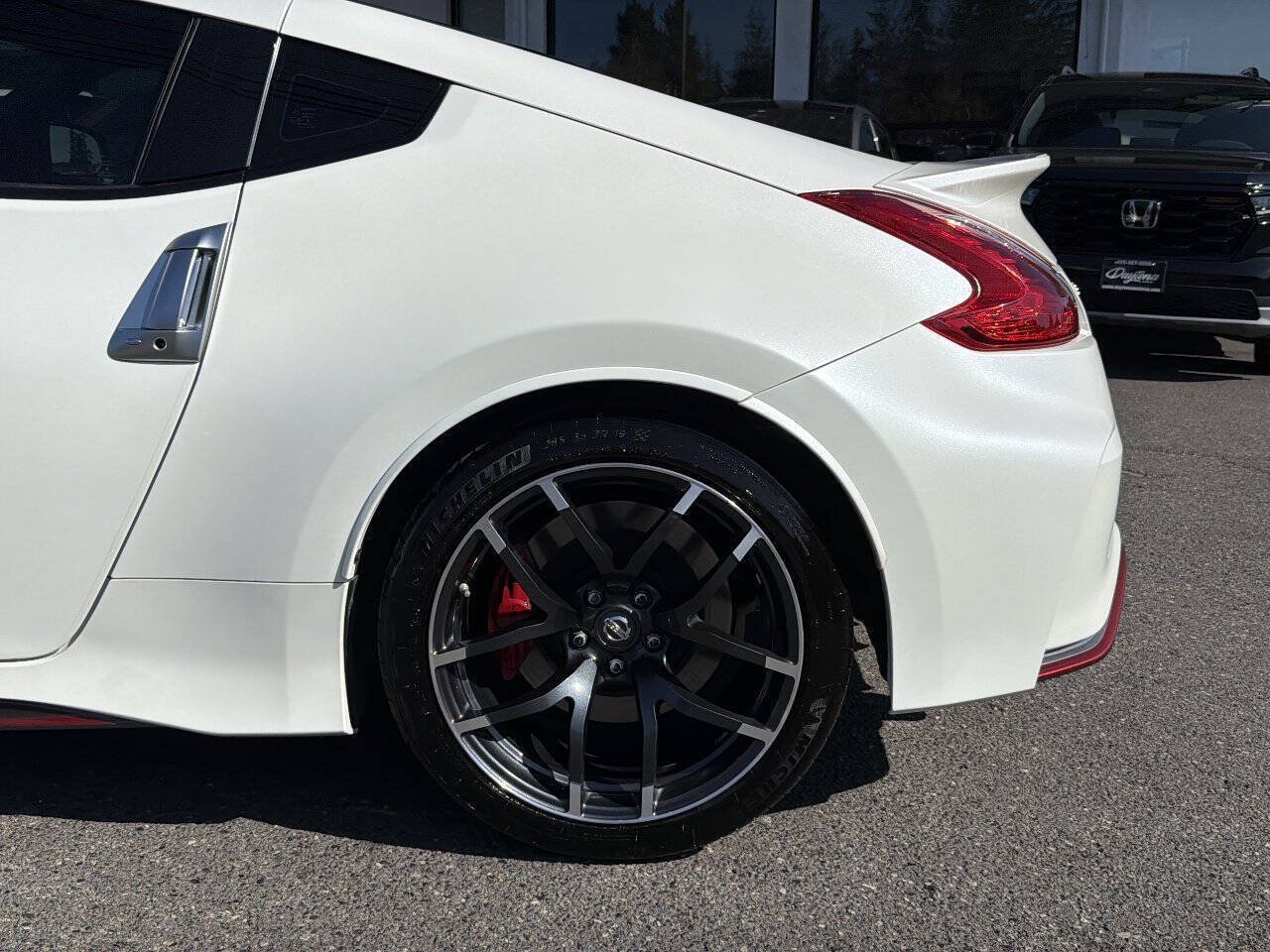Used 2017 Nissan 370Z NISMO RWD image 4