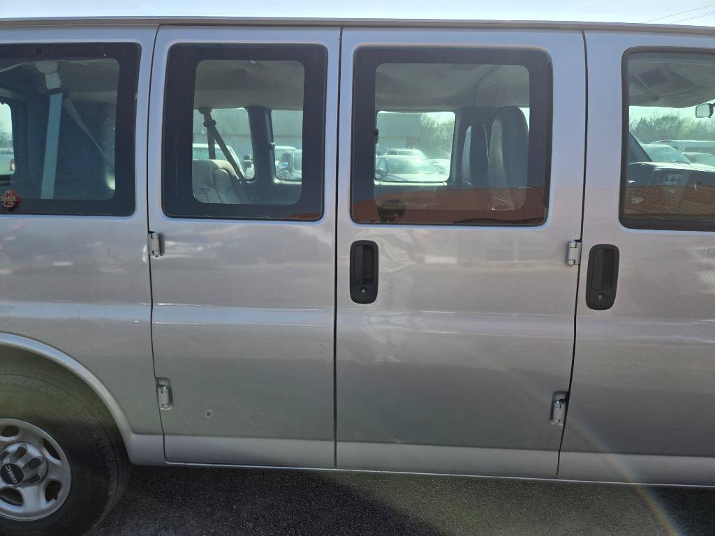 Used 2006 GMC Savana 1500 Passenger RWD image 10