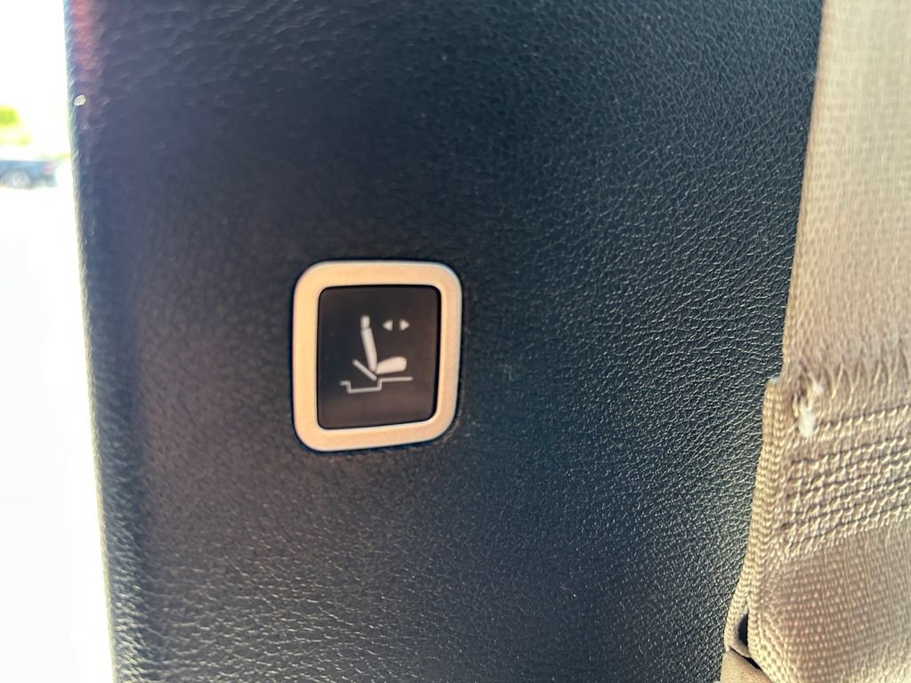 Used 2020 Chrysler Voyager Lxi FWD image 39