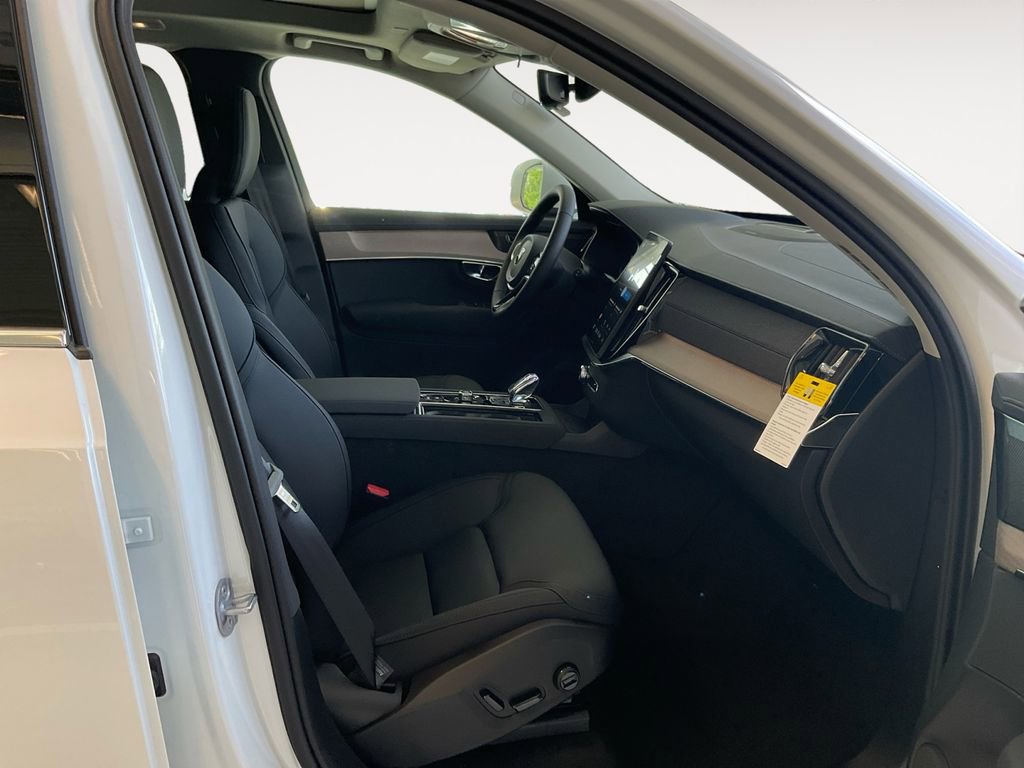 New 2025 Volvo XC90 T8 Plus w/ Protection Package Premier image 15