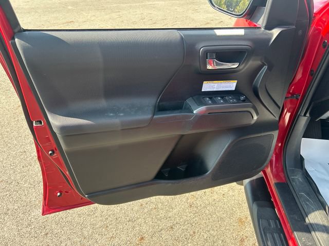 Used 2019 Toyota Tacoma TRD Off-Road AWD/4WD image 10