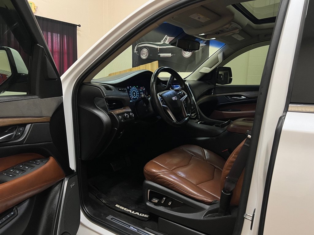 Used 2016 Cadillac Escalade Premium AWD/4WD image 15