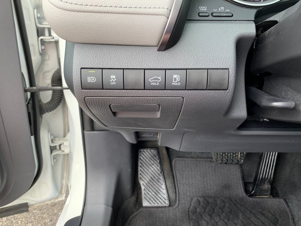 Used 2022 Toyota Camry LE FWD image 31