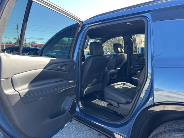 New 2026 Chevrolet Traverse RS w/ LPO, Floor Liner Package image 33