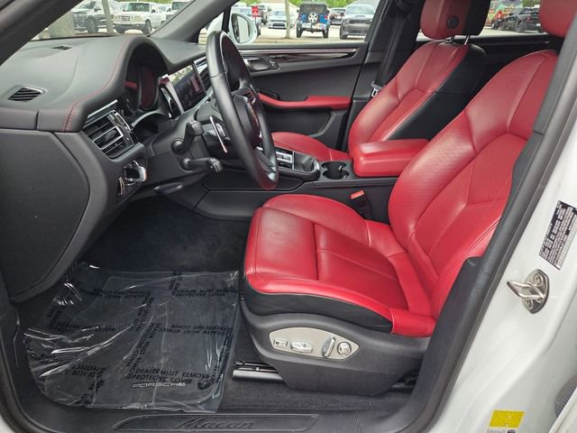 Used 2024 Porsche Macan AWD/4WD image 3