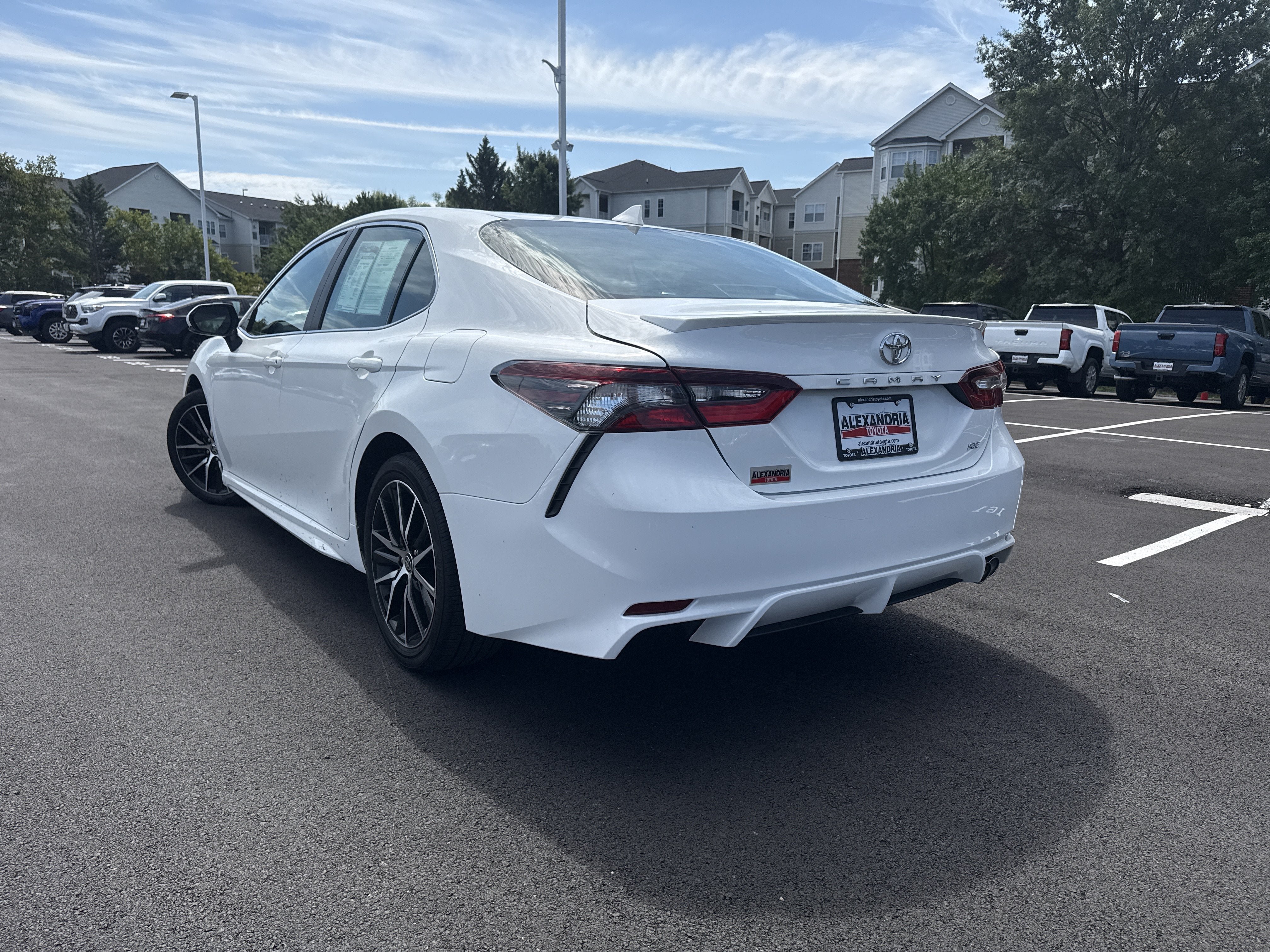 Used 2021 Toyota Camry SE FWD image 5